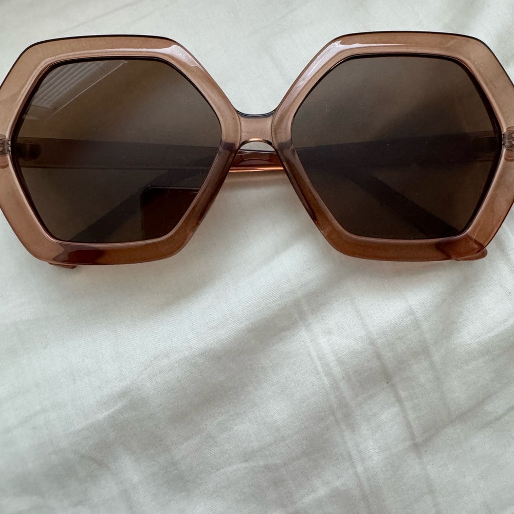 Brown circle frames sunglasses